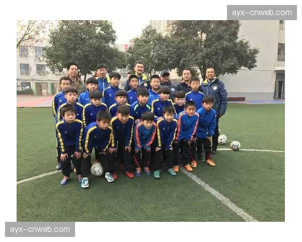 青少年足球教练培训班在罗马举行，超百名基层教练学习现代混合防守理念